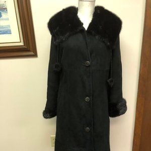 Ladies Shearling coat with fur collar and cuffs. LA Vorazione Rosi in Pelle.
